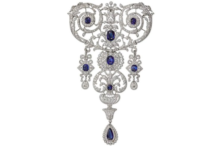 Broche Stomacher, 1907; platino, diamantes, zafiros; Colección Cartier