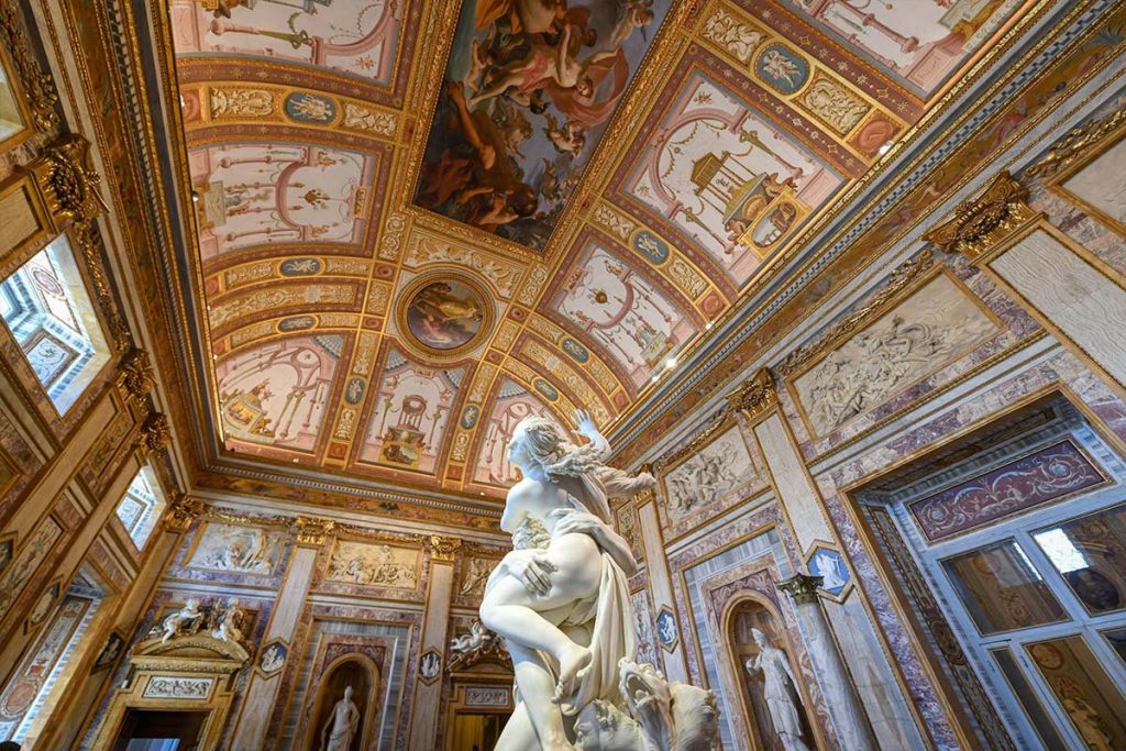 Escultura del Rapto de Proserpina en la Galería Borghese, Roma