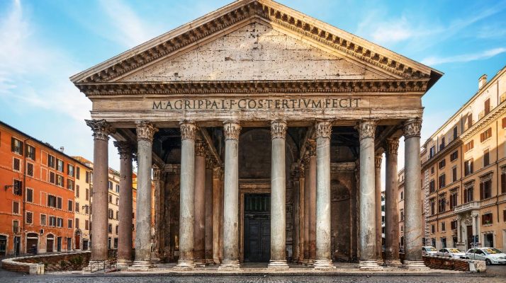 Fachada del Panteón de Roma con columnata corintia e inscripción de Agripa