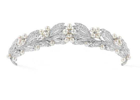 Tiara: Platino, diamantes, perlas naturales. Cartier París